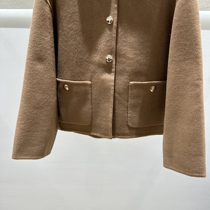 Ce1i*e outwears